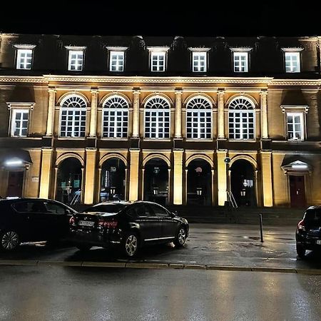 Superbe T2 A 200M De La Place Ducale Charleville-Mézières Exterior foto
